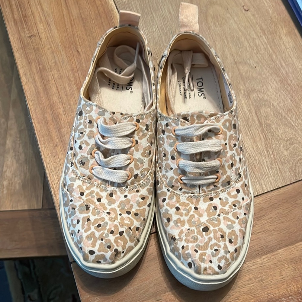 TOMS leopard shoes…so cute!